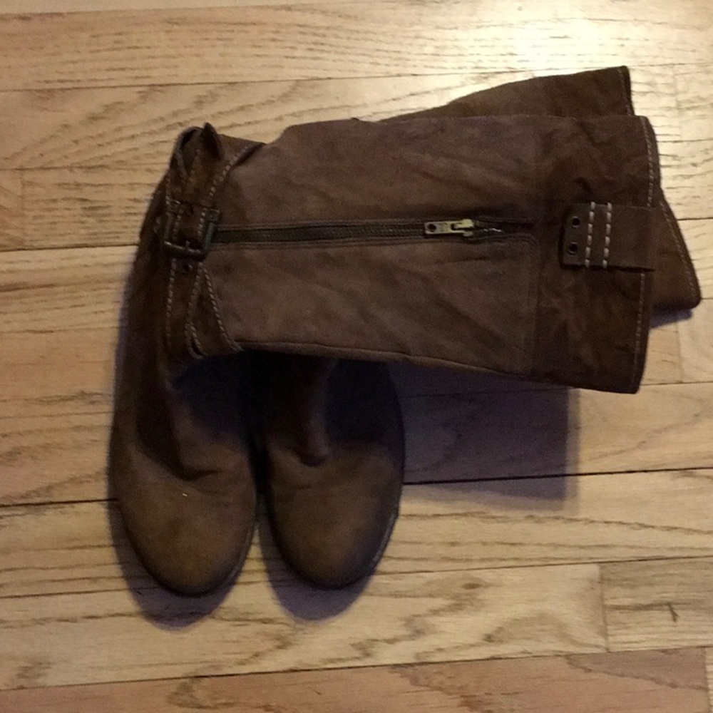 Brown suede boots.